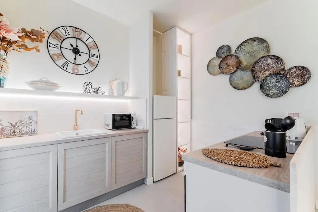 Petite Suite Vittoria - Brescia City - By Host4U 0*,  Italy
