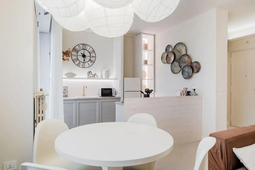 Petite Suite Vittoria - Brescia City - By Host4U