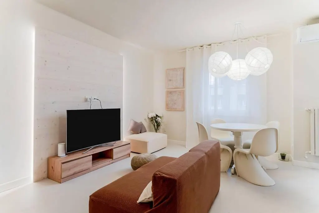 Petite Suite Vittoria - Brescia City - By Host4U location