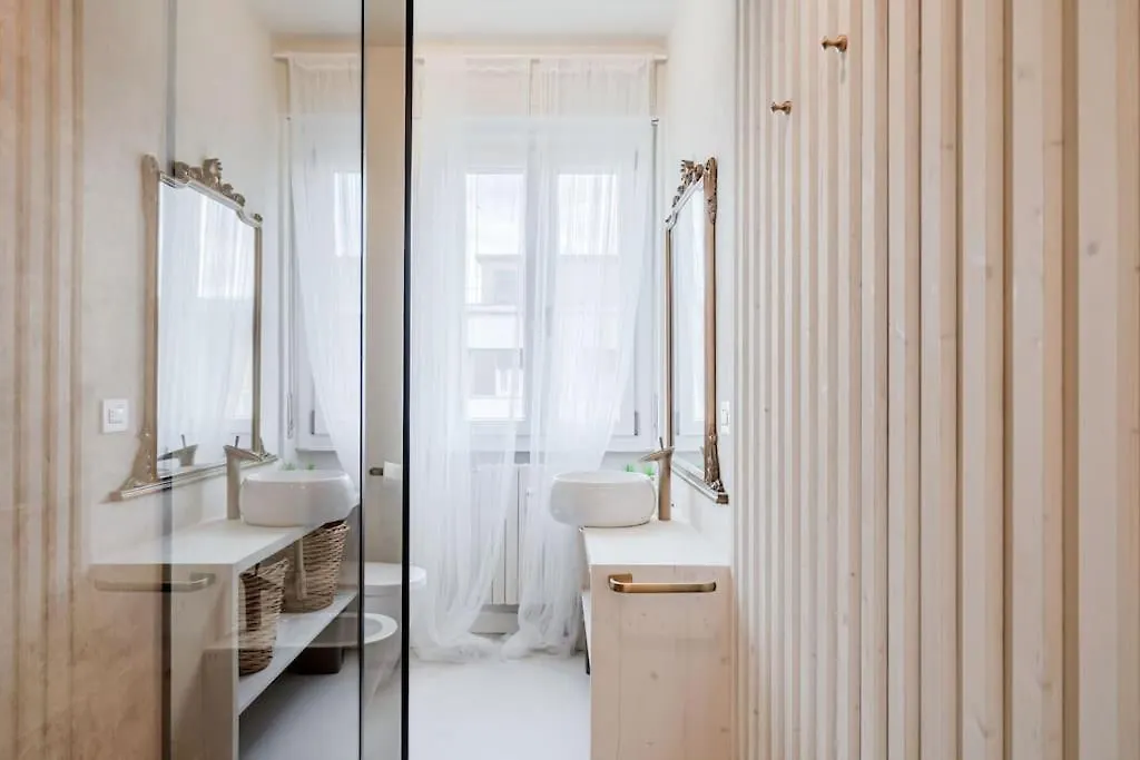Petite Suite Vittoria - Brescia City - By Host4U 0*,